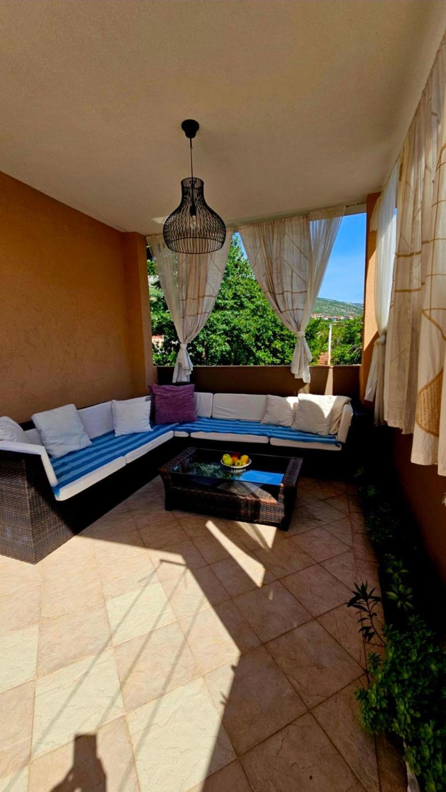 Lovely House With Swimming Pool โมสตาร์ ภายนอก รูปภาพ